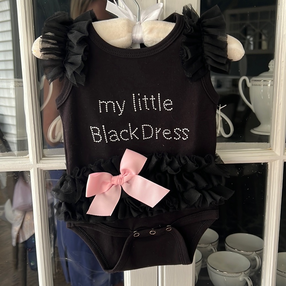 Black onesie 6-9 months